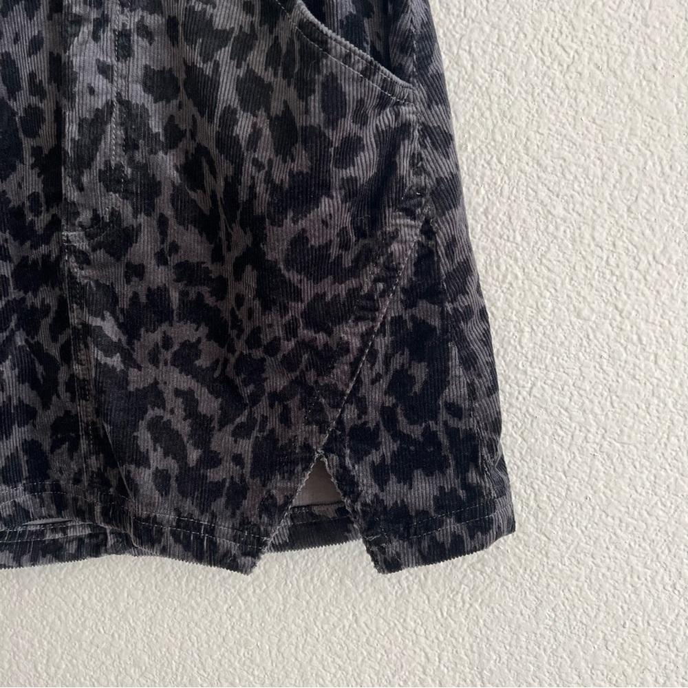 Pilcro Corduroy Mini Skirt in Black and Grey Leopard size 8 - Picture 3 of 7